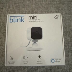 Blink Mini Indoor Plug-In HD Smart Security Camera - White